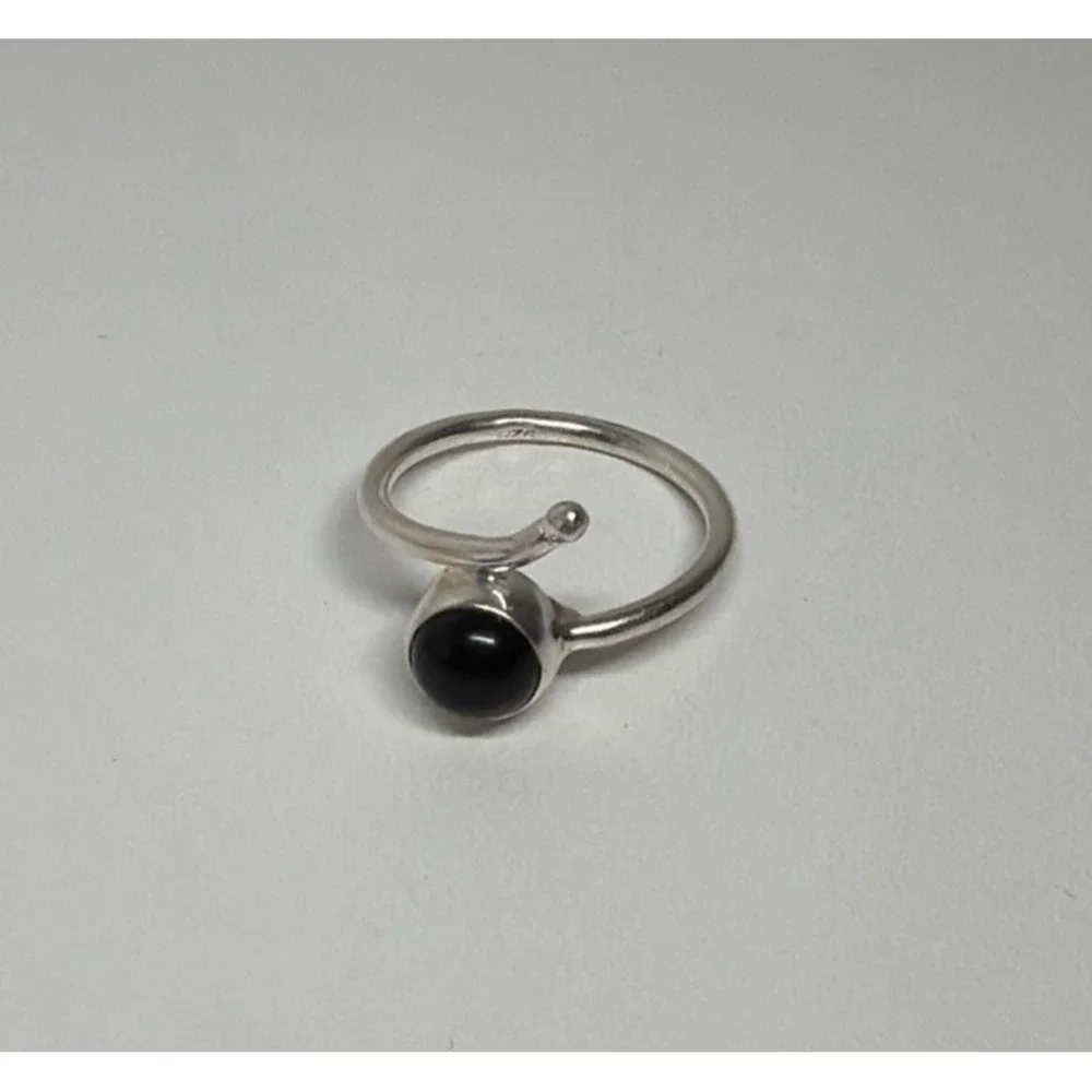Sterling Silver 925 Black Onyx Cabochon Dainty Ring Size 6.5 --#28